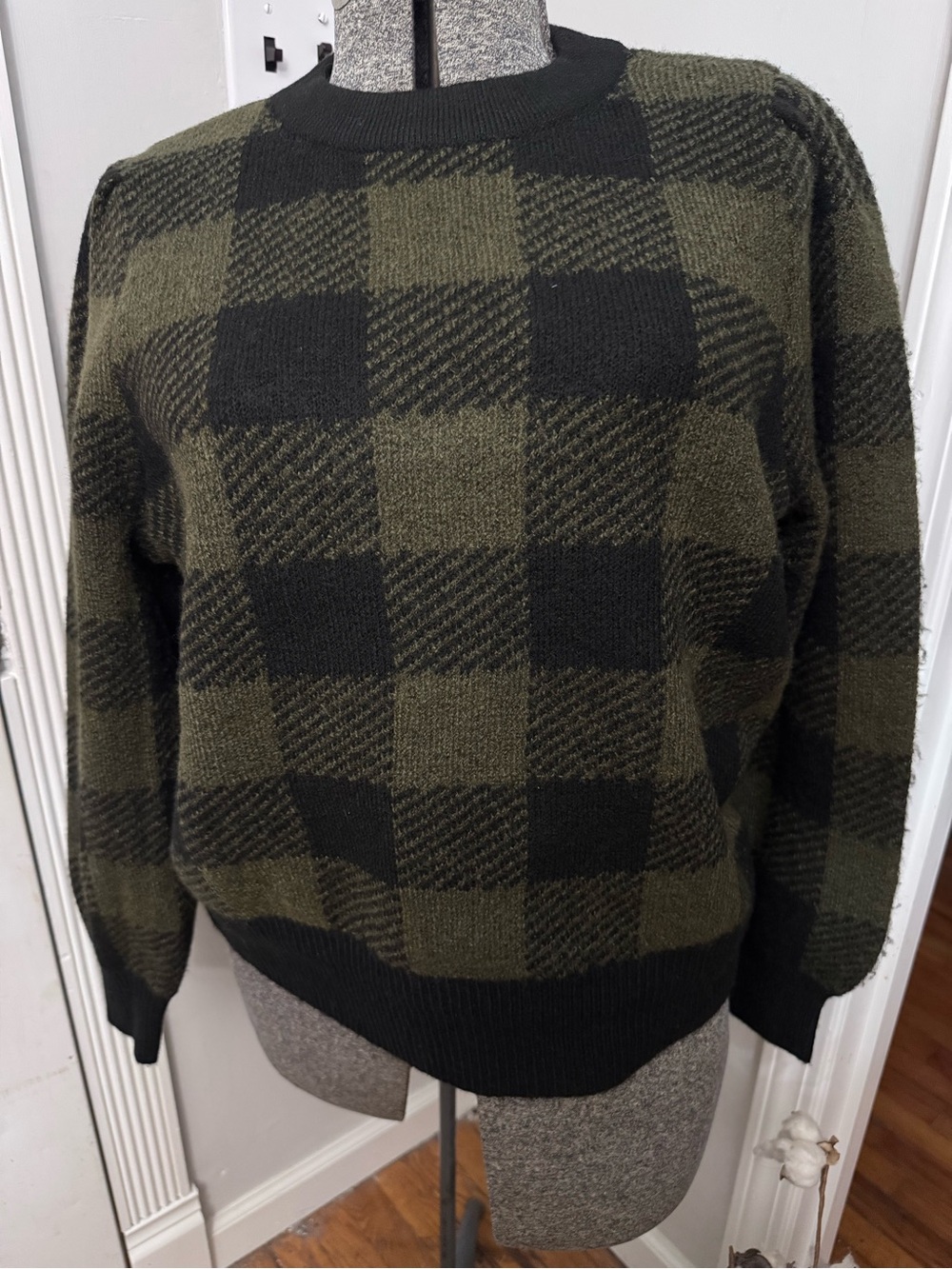 Women’s Beach Lunch Lounge Green and Black Buffalo Check Crewneck Sweater Medium